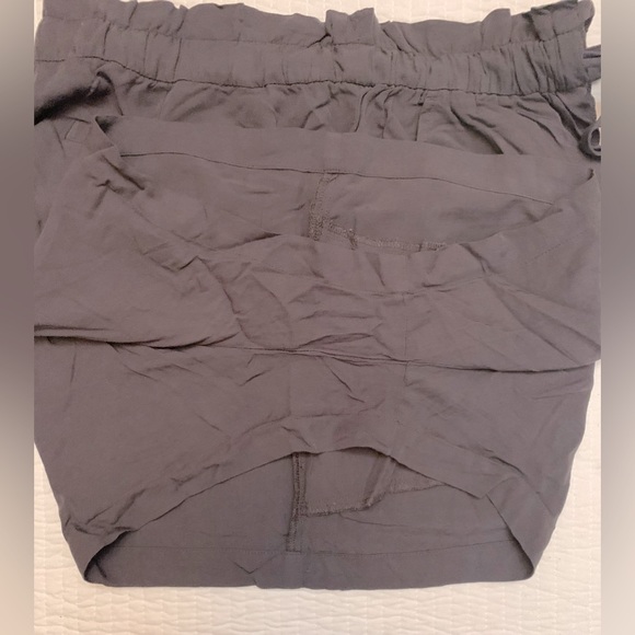 Lou & Grey shorts NWT - Picture 4 of 6